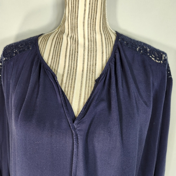Stylus Navy Notched V Neck Lace Shoulders & Back Hem 3/4 Sleeve BOHO Top Large - Picture 2 of 12